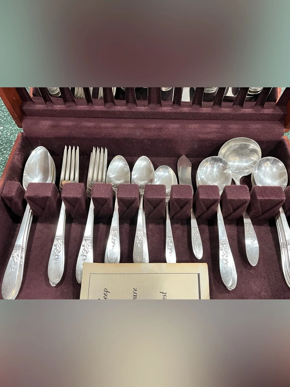 Vintage 1939 Oneida Silverplate Flatware Set + Naken's Storage Chest